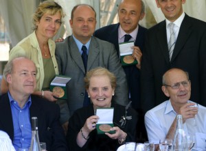 Madeleine Albright, Hubert védrine et jean-Hervé Lorenzi